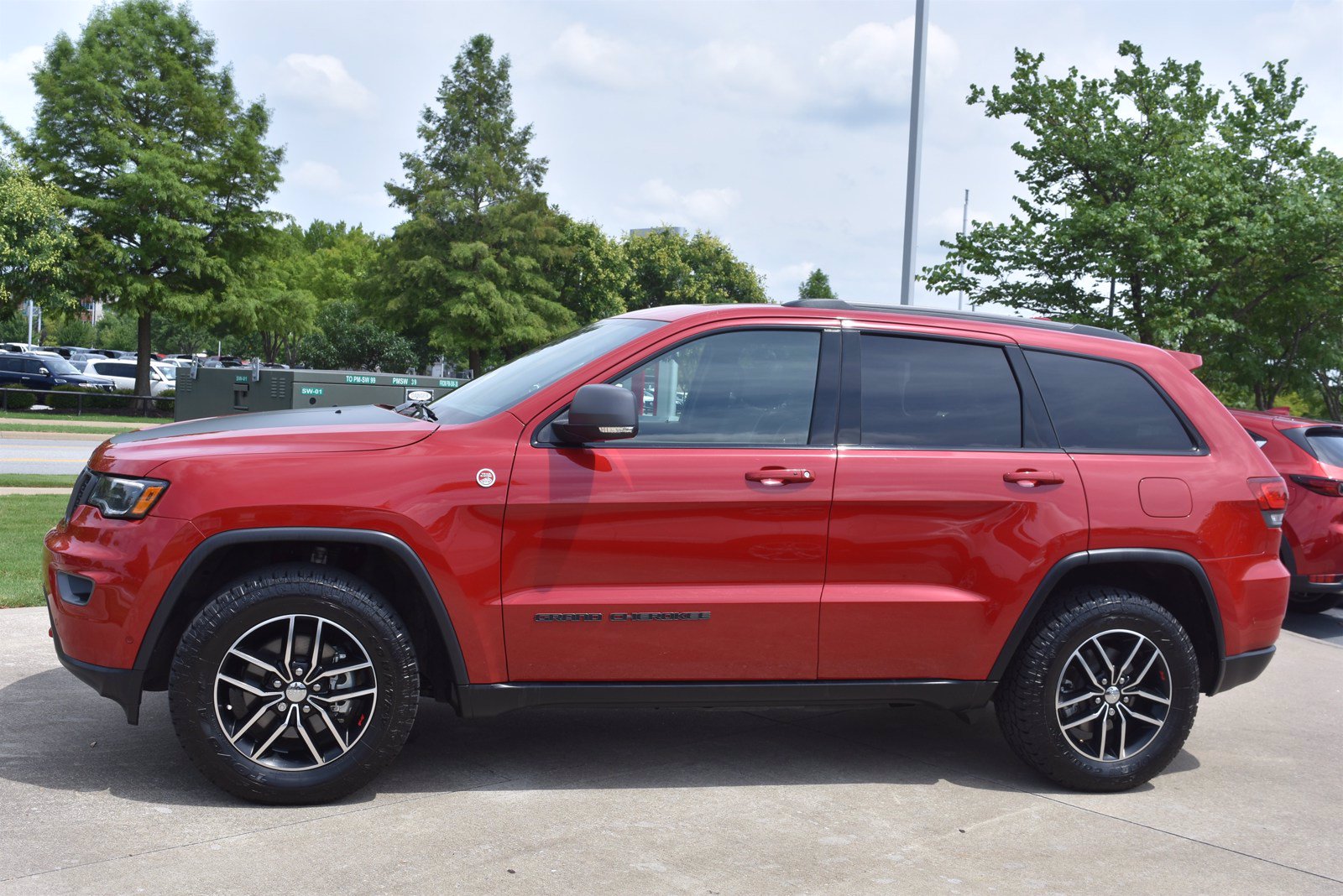 PreOwned 2017 Jeep Grand Cherokee Trailhawk 4WD Sport
