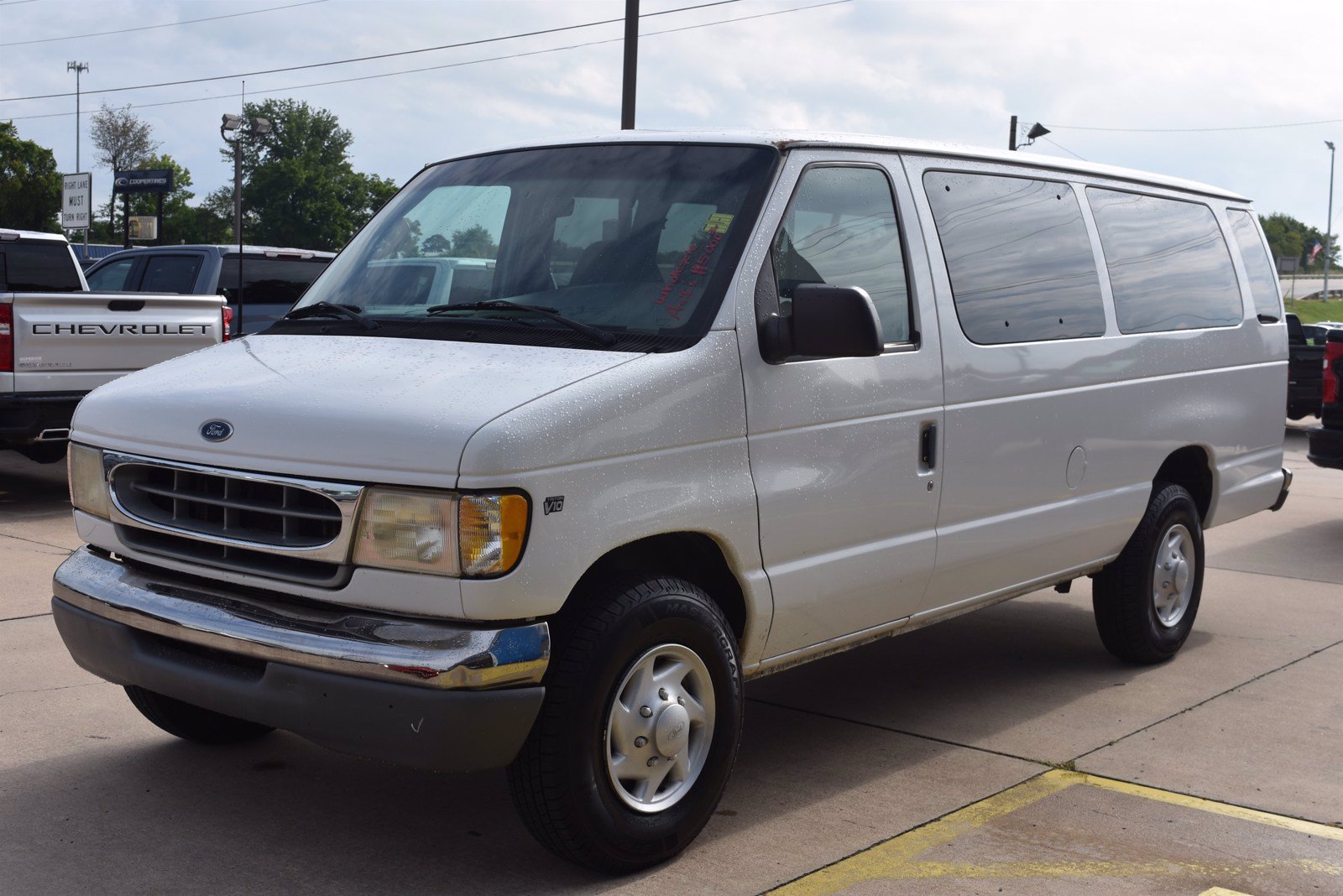 Pre-Owned 2001 Ford Econoline 15-Passenger Wagon XLT Full-size Passenger Van in Fayetteville #