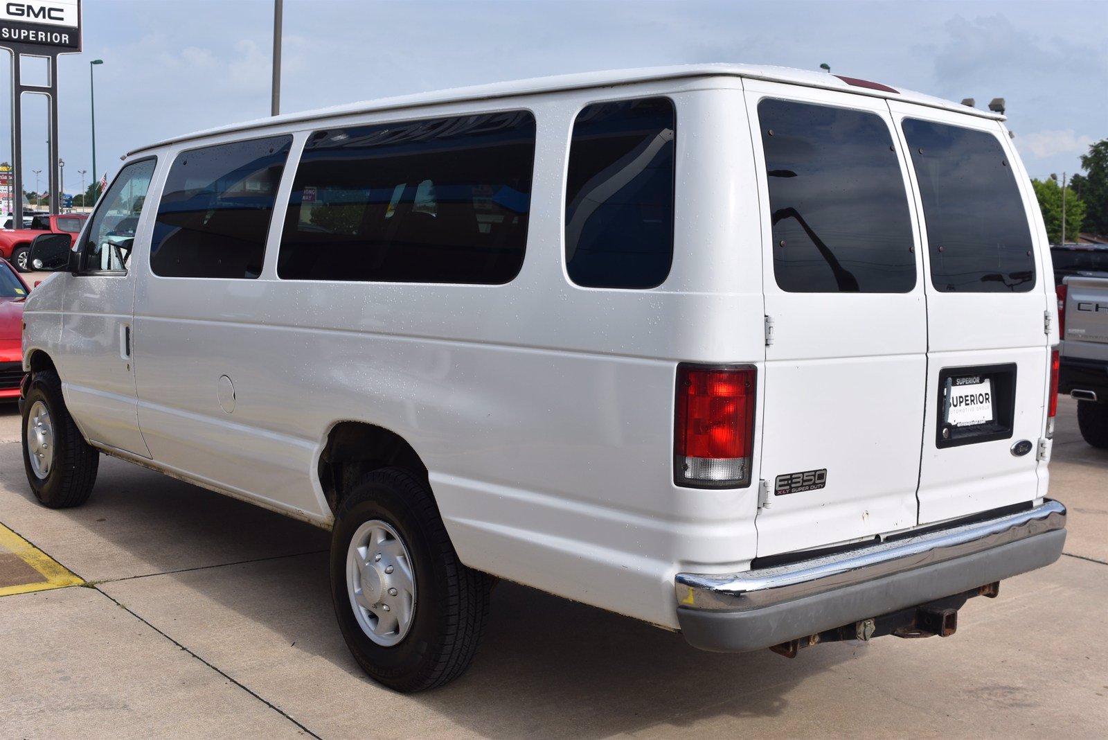 Pre-Owned 2001 Ford Econoline 15-Passenger Wagon XLT Full-size Passenger Van in Fayetteville #