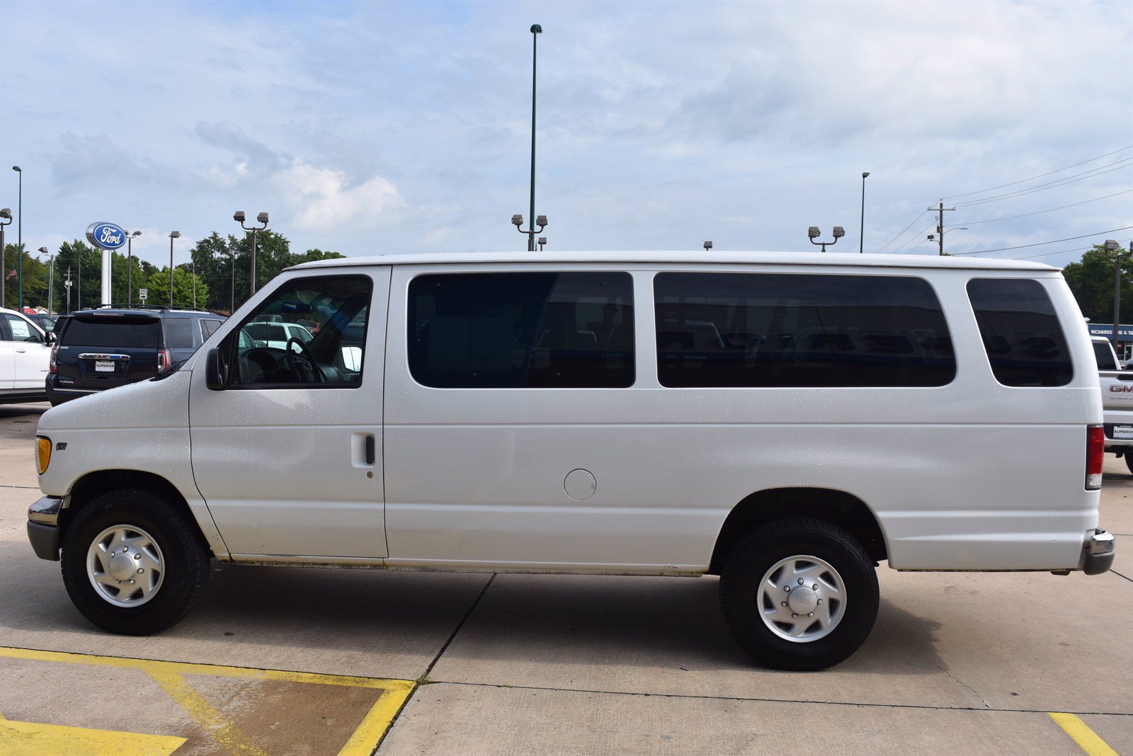 Pre-Owned 2001 Ford Econoline 15-Passenger Wagon XLT Full-size ...