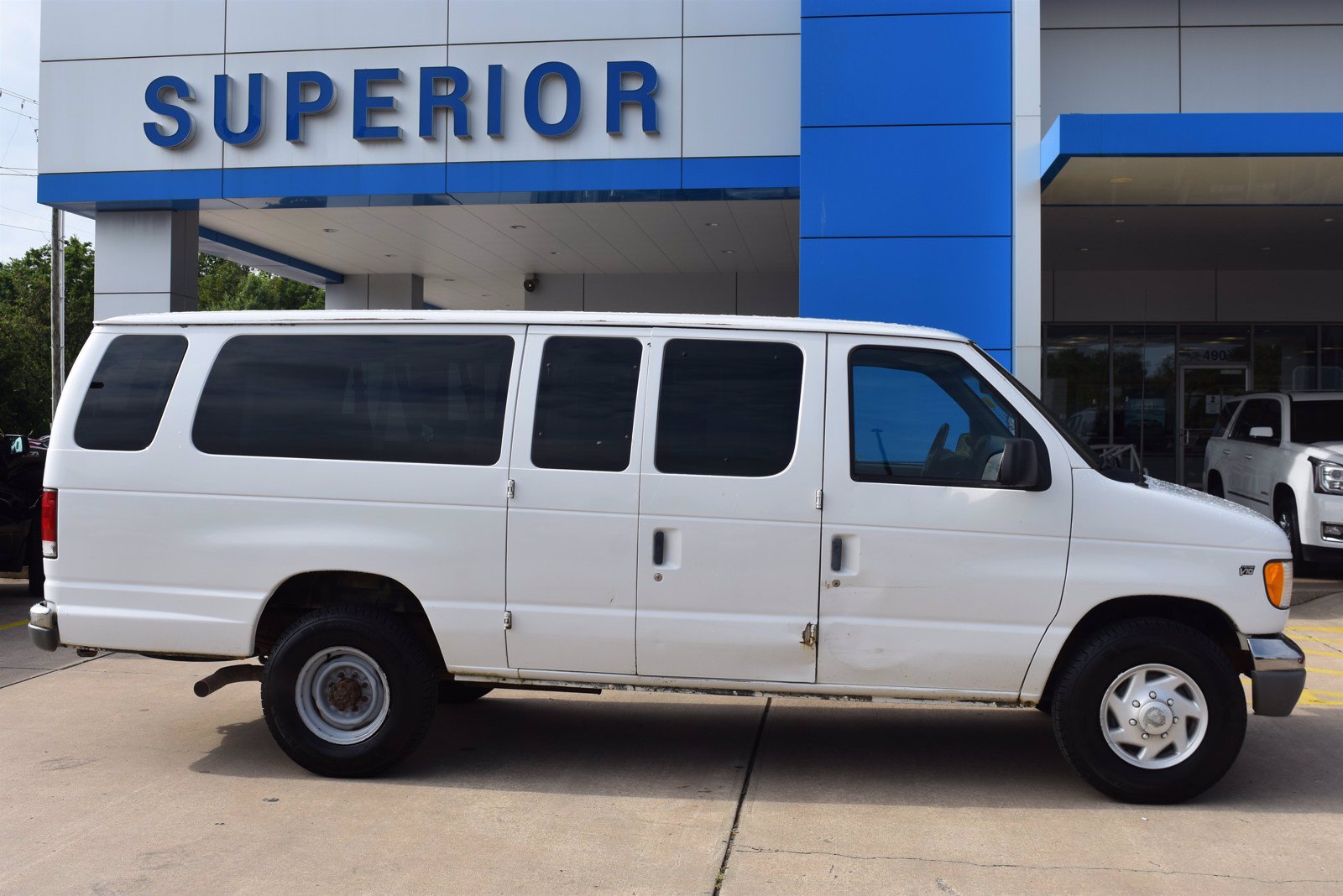 Pre-Owned 2001 Ford Econoline 15-Passenger Wagon XLT Full-size Passenger Van in Fayetteville #