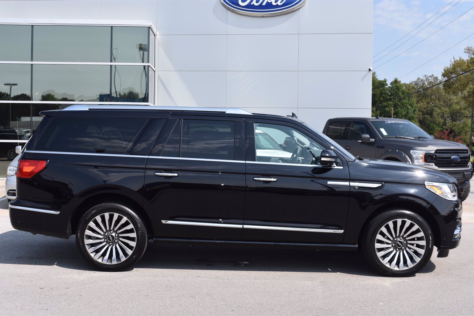 Pre-Owned 2019 Lincoln Navigator L Reserve 4WD Sport Utility in ...