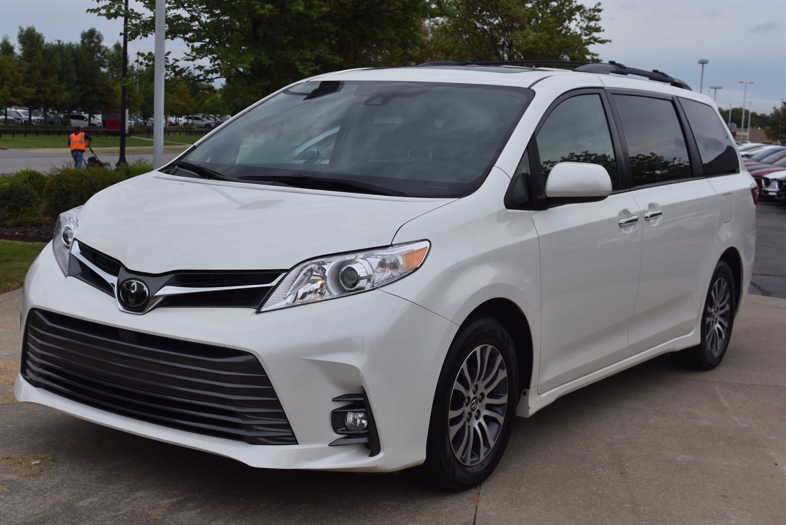 Pre-Owned 2018 Toyota Sienna XLE Mini-van, Passenger in Fayetteville # ...